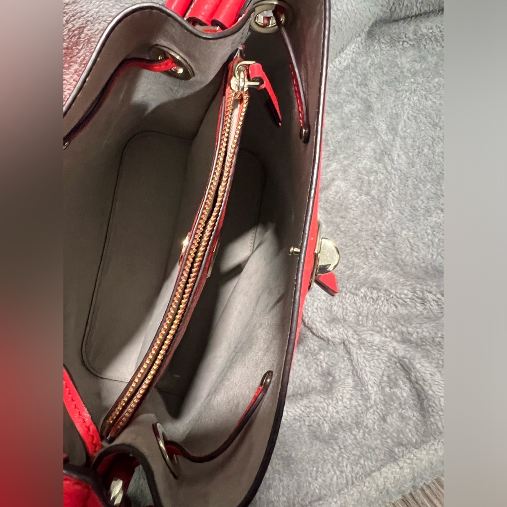Kate Spade New York MARTI LARGE BUCKET BAG in RED EUC - Picture 8 of 8
